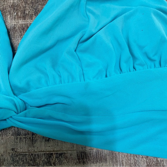 Carmen Marc Valvo bikini - Picture 4 of 6